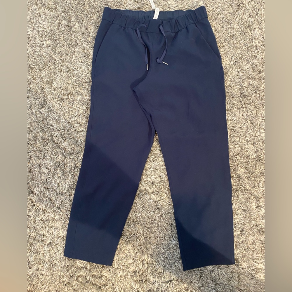 Navy on the fly lulu lemon pant size 10